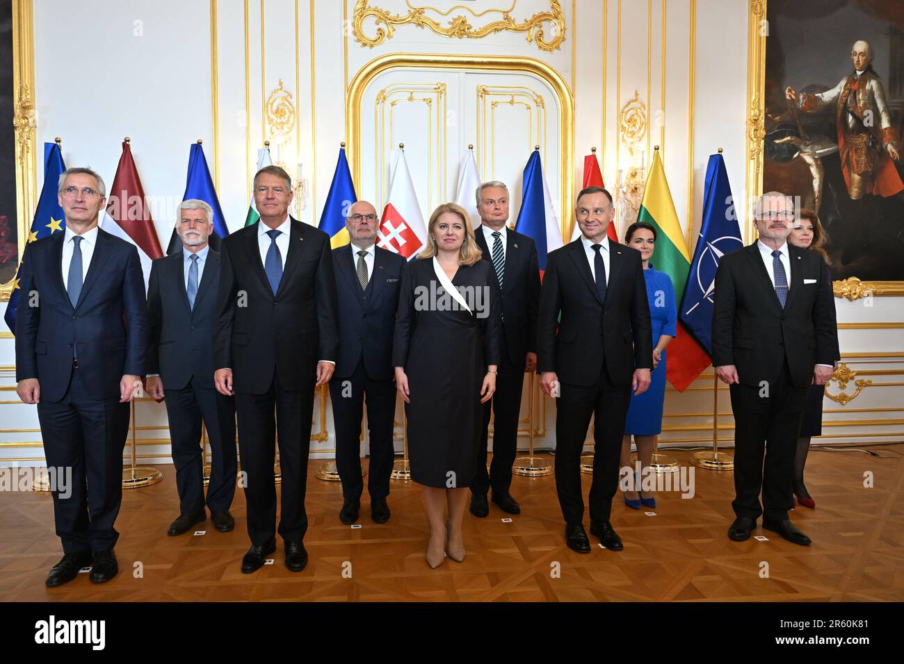 Bratislava, Slowakei. 06. Juni 2023. NATO-Generalsekretär der Front-Linken Jens Stoltenberg, tschechischer Präsident Petr Pavel, rumänischer Präsident Klaus Iohannis, estnischer Präsident Alar Karis, slowakischer Präsident Zuzana Caputova, litauischer Präsident gitanas Nauseda, polnischer Präsident Andrzej Duda, ungarischer Präsident Katalin Novak, Der lettische Präsident Egils Levits und die Vizepräsidentin Bulgariens Iliana Iotova nehmen am 6. Juni 2023 an der Sitzung der Präsidenten der neun Länder Bukarest in Bratislava (Slowakei) Teil. Kredit: Michaela Rihova/CTK Photo/Alamy Live News Stockfoto