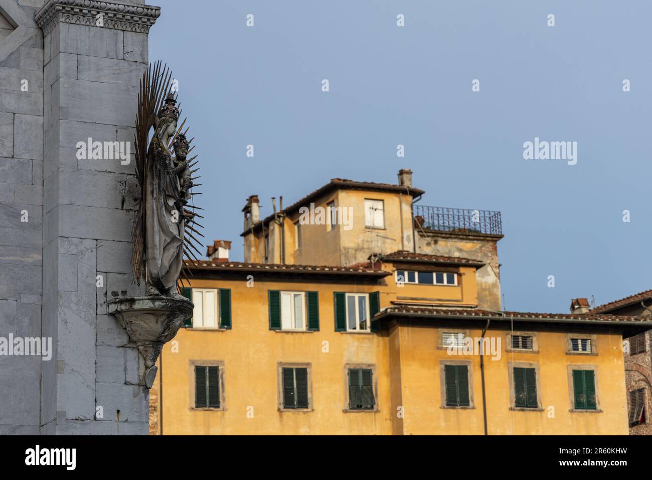 Lucca, Italien - juni 2 2023 - Chiesa di San Michele im Foro St. Michael römisch-katholische Kirche Basilika auf dem Piazza San Michele Platz im historischen Zentrum Stockfoto