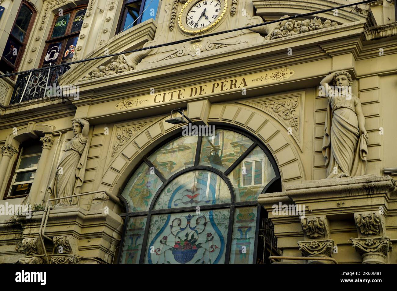 23. Juli 2017 Istanbul Türkei. Der berühmte Cicek Pasaji, Cite de pera in Istanbul, Türkei Stockfoto