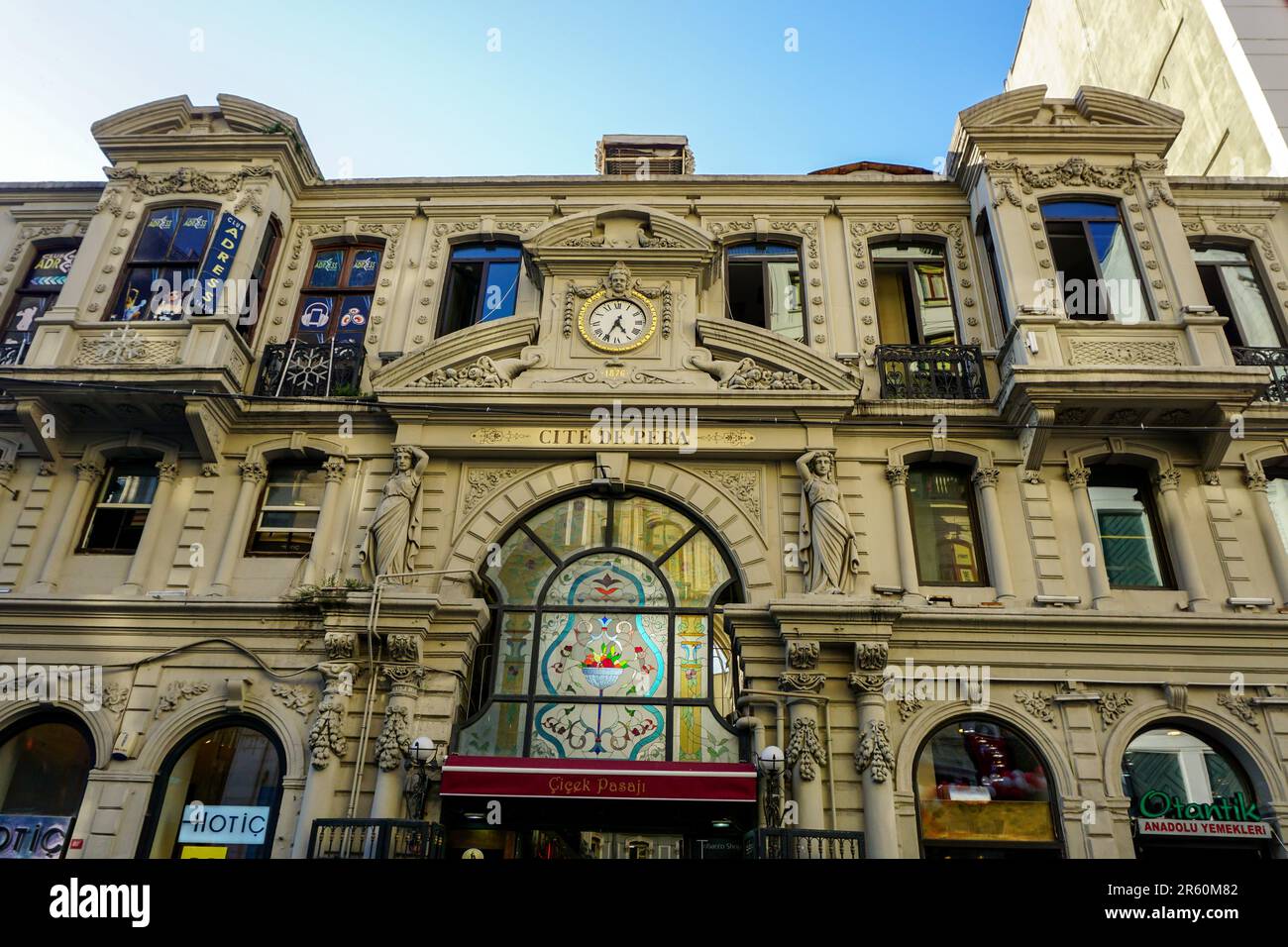 23. Juli 2017 Istanbul Türkei. Der berühmte Cicek Pasaji, Cite de pera in Istanbul, Türkei Stockfoto