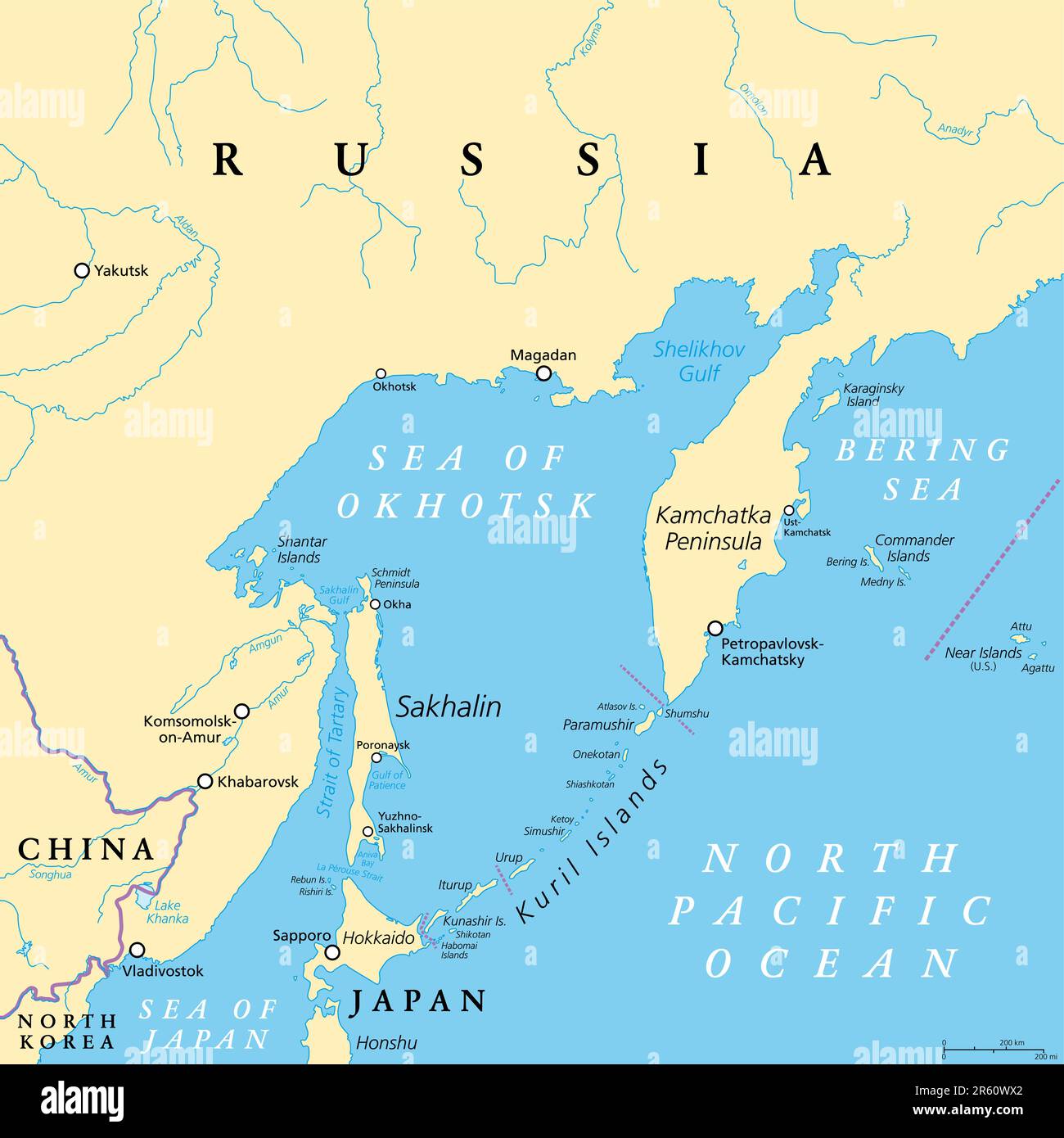 Okhotsk-Meer, politische Karte. Ein Grenzmeer des Nordpazifiks zwischen der Halbinsel Kamchatka, den Kuril-Inseln, Hokkaido und Sachalin. Stockfoto