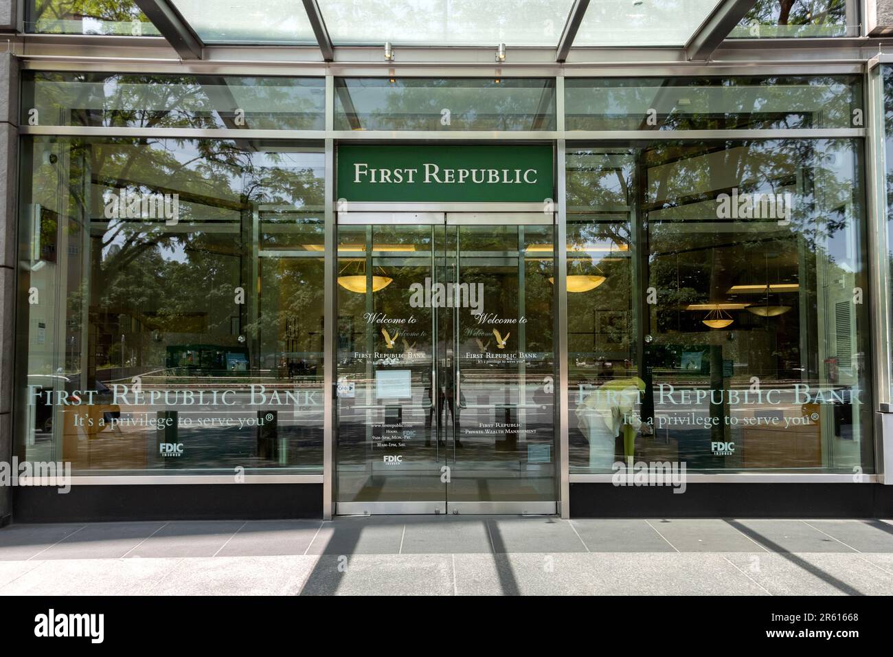 Zweigstelle der First Republic Bank am Columbus Circle in Manhattan, New York, jetzt Teil von JP Morgan Chase, nachdem er in der Finanzkrise bankrott ging Stockfoto
