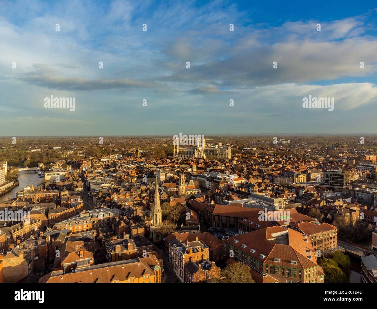 Sonnenaufgang aus der Vogelperspektive auf das Stadtzentrum von York mit Blick nach Norden in Richtung Münster. Stockfoto