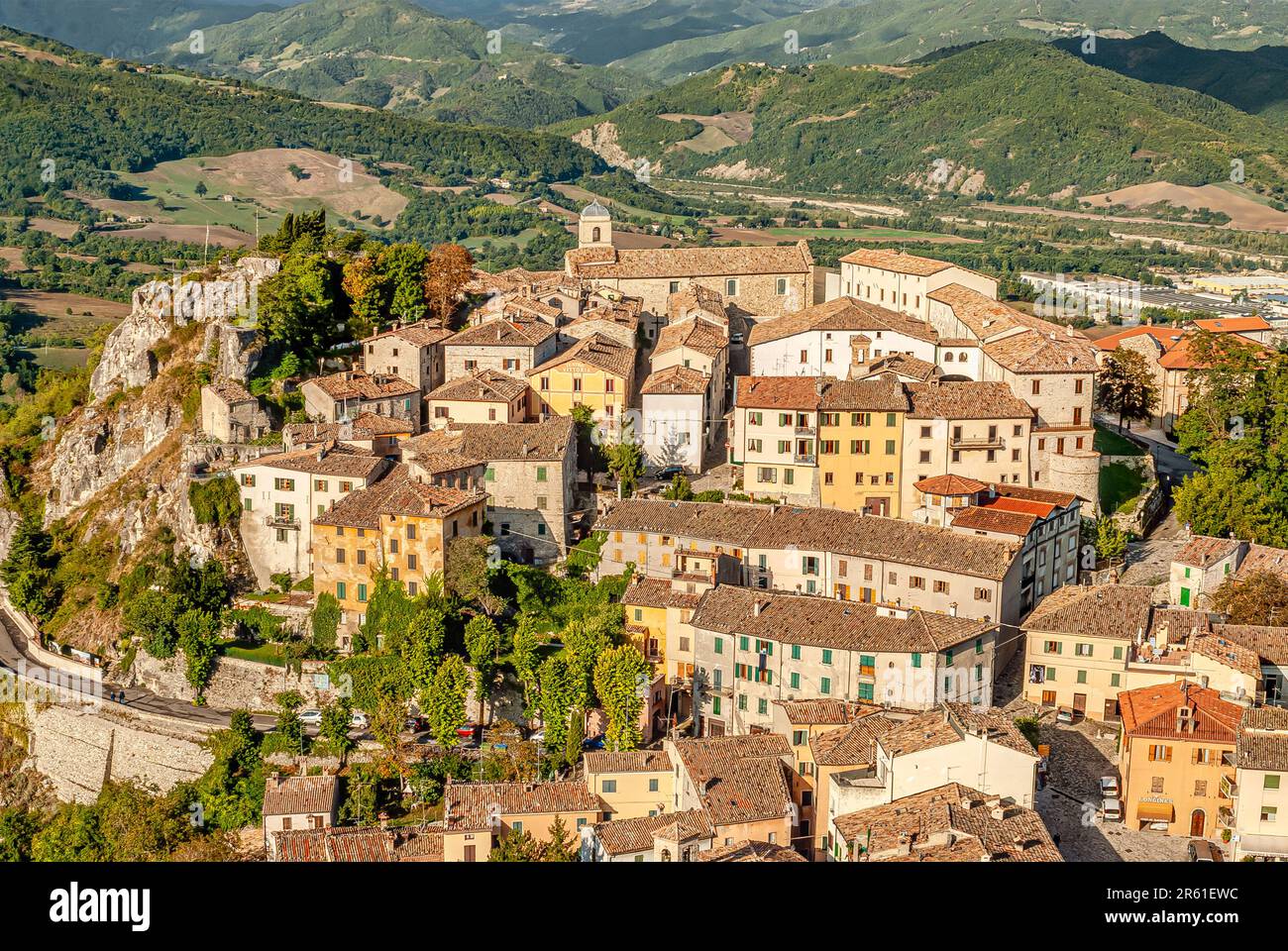 Blick über das Bergdorf Pennabilli in der Region Emilia-Romagna, Italien Stockfoto