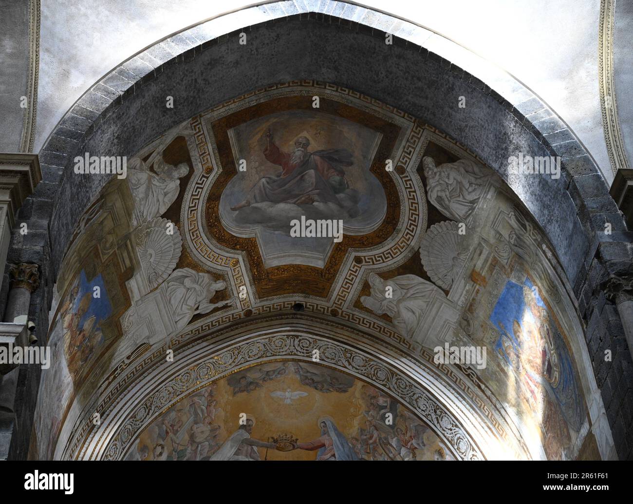 Malerische Innenansicht der Apse an der barocken Cattedrale di Sant'Agata in Catania, Sizilien, Italien. Stockfoto