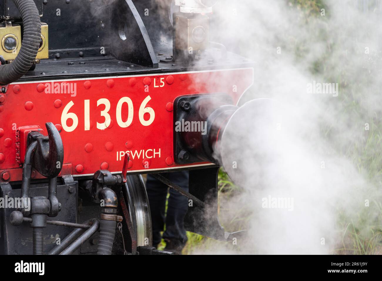 Dampflokomotive LNER B1 Klasse 61306 Mayflower mit einem Ausflug zu Steam Dreams. Puffer, Nummer und Ipswich. Pufferträgerplatte und Kupplungshaken Stockfoto