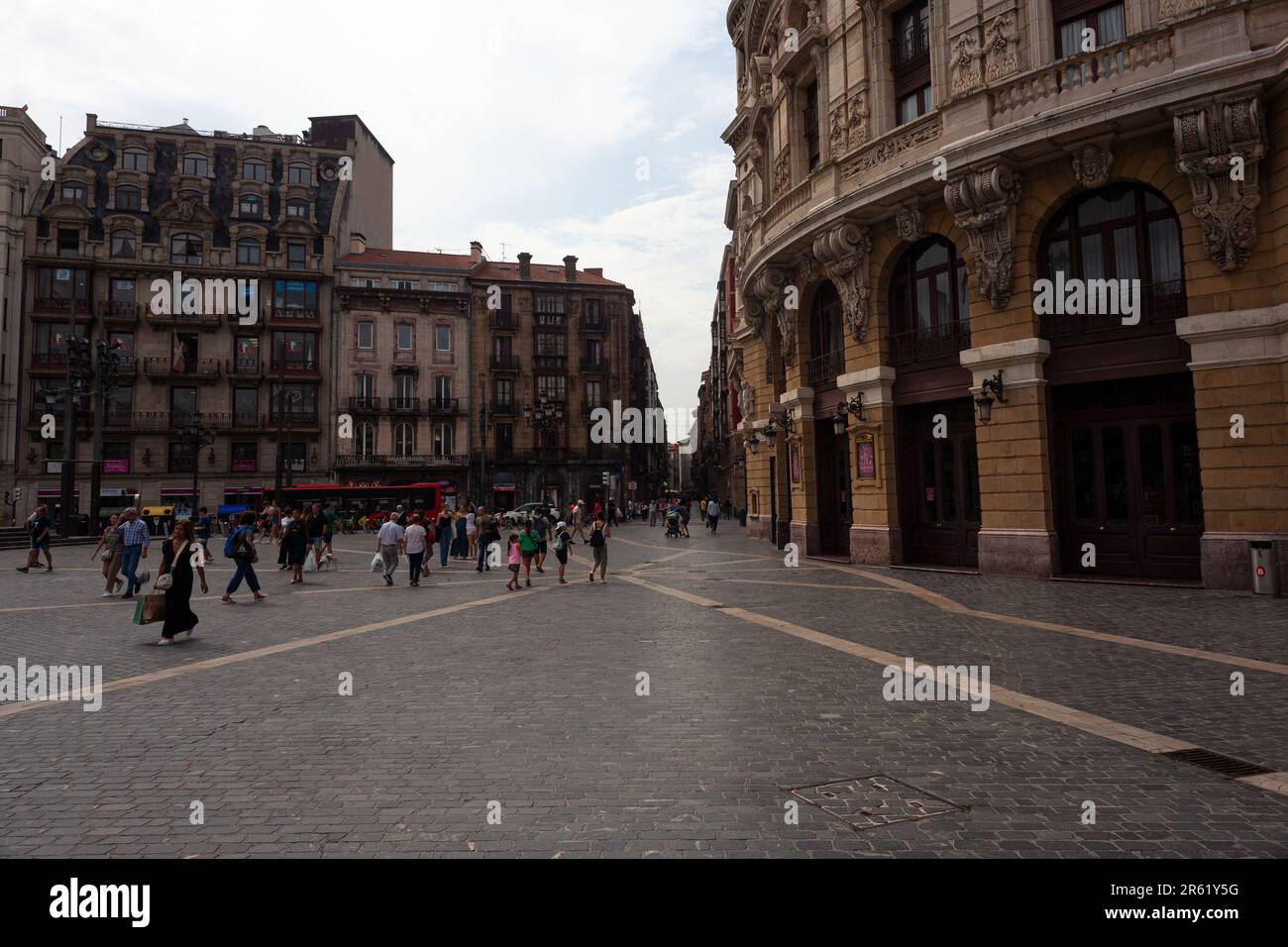 Bilbao, Spanien - 03. August 2022: Eingang zum Arriaga Theater oder Arriaga teatro oder Antzokia ist ein Opernhaus in Bilbao, Baskenland Stockfoto