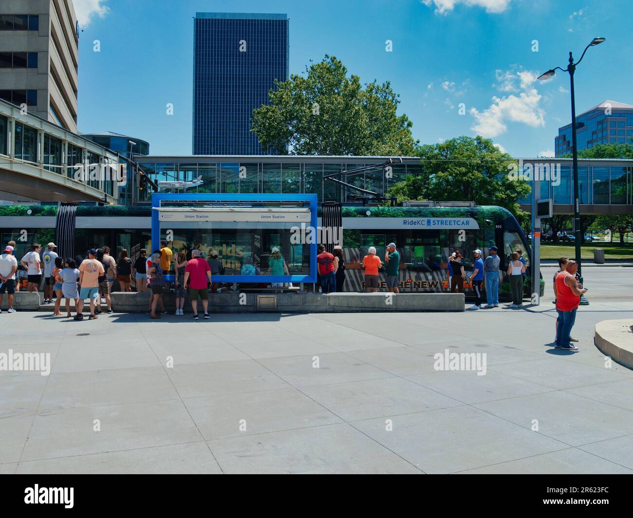 Kansas City, Missouri - 3. Juni 2023: Kansas City Streetcar an der Union Station Stockfoto