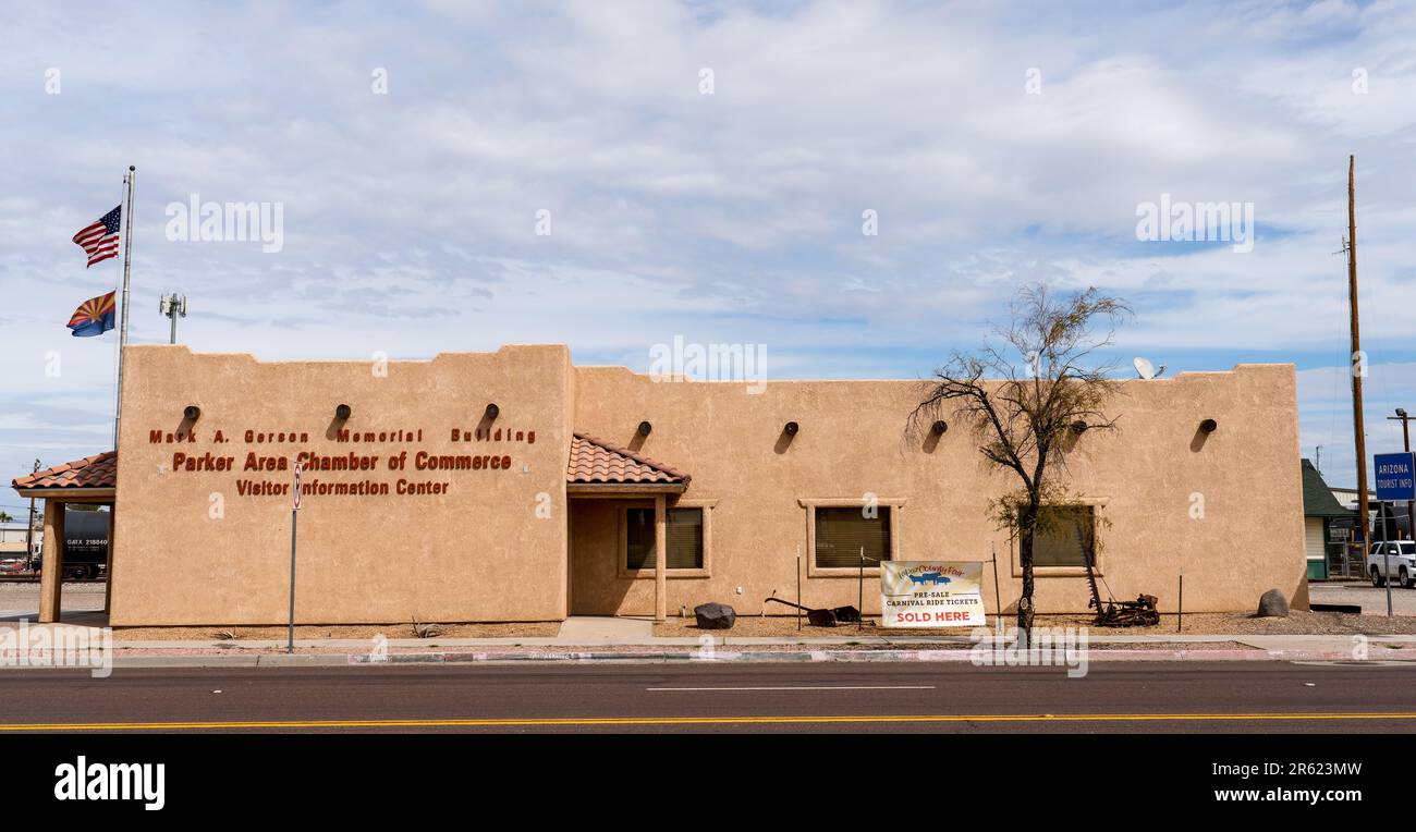 Parker, AZ - 10. März 2023: Mark A. Gerson Memorial Building, Handelskammer Parker Area, Besucherinformationszentrum Stockfoto