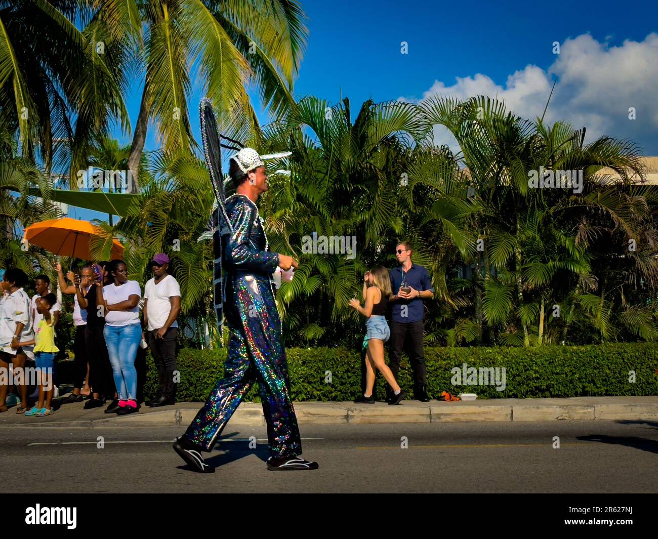 Grand Cayman, Kaimaninseln, Mai 2023, Blick auf einen Mann, der während des Karnevals vorspielt Stockfoto