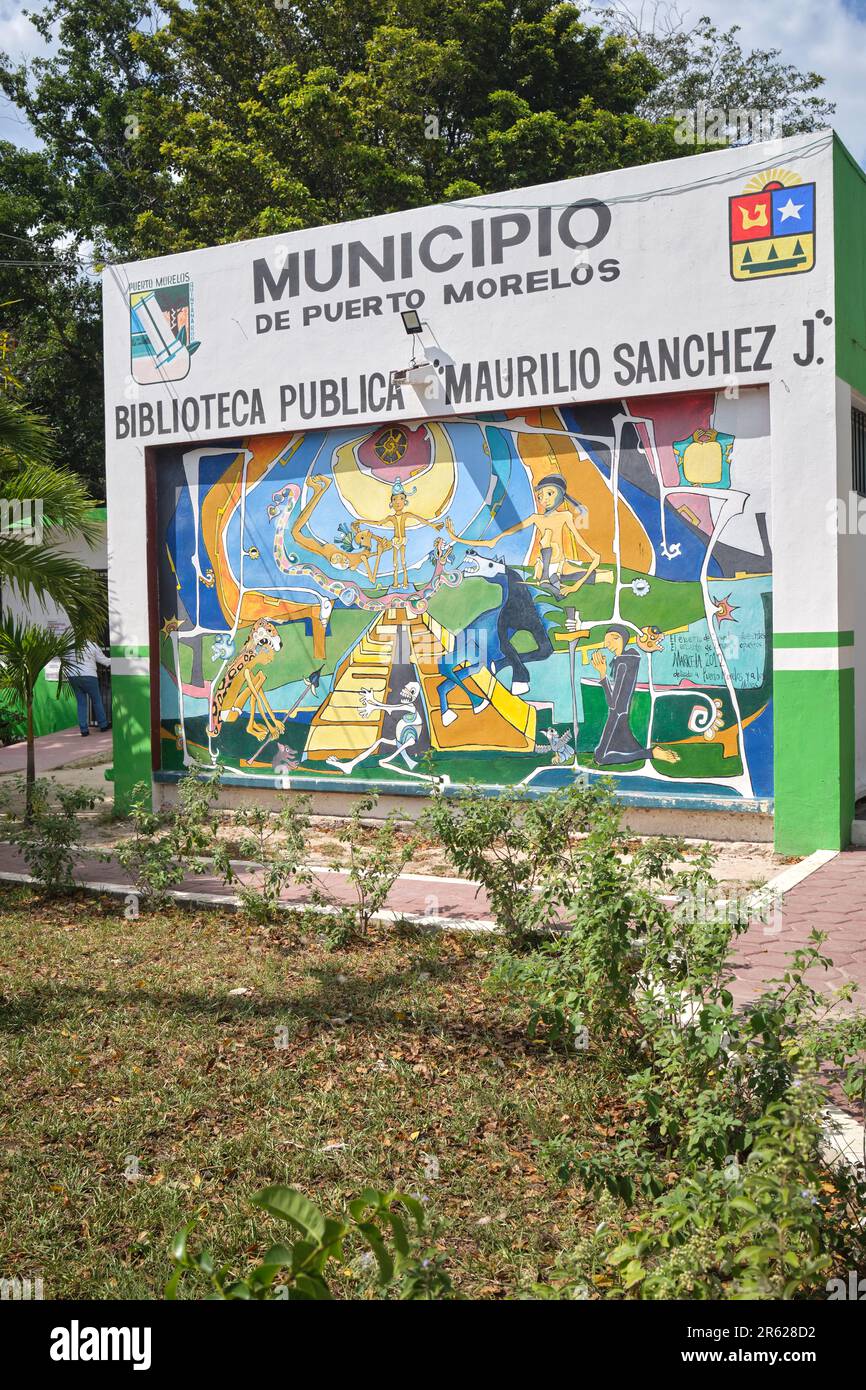 Öffentliches Bibliotheksgebäude im La Colonia-Viertel von Puerto Morelos Stockfoto