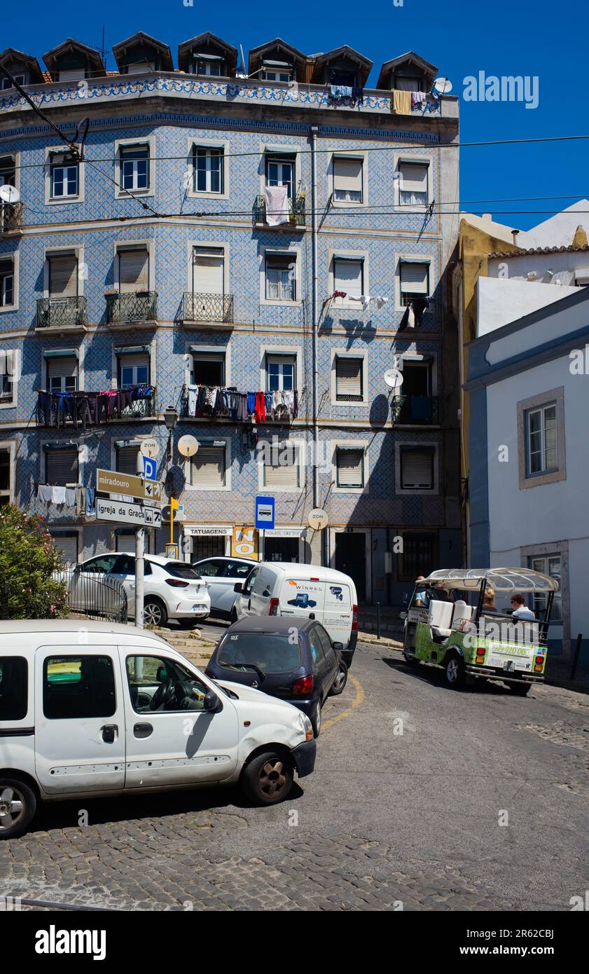 Ein gefliester Wohnblock im Zentrum von Lissabon Stockfoto