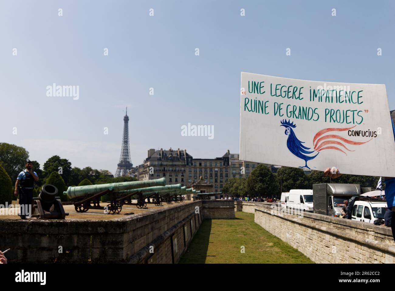 Paris, Frankreich. 06. Juni 2023. Vierzehnter Protesttag gegen die Rentenreform und die allmähliche Pensionierung im Alter von 64 Jahren am 06. Juni 2023 in Paris, Frankreich. Die Abgeordneten müssen am 8. Juni 2023 einen Gesetzentwurf prüfen, der darauf abzielt, die soeben verkündete Rentenreform aufzuheben. Kredit: Bernard Menigault/Alamy Live News Stockfoto