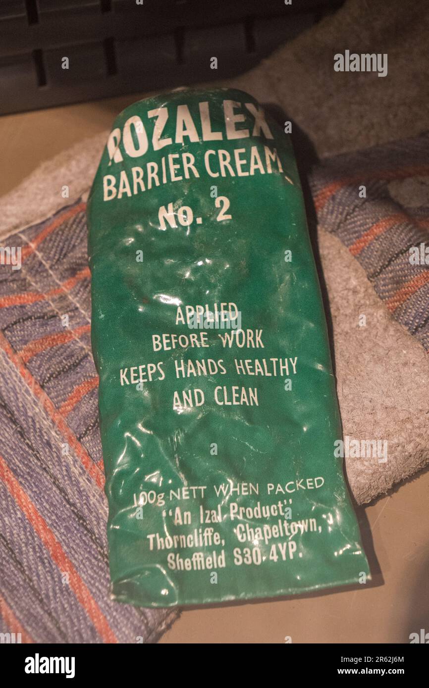 Eine Röhre Rozalex Barrier Cream No. 2 im Mail Rail Museum in London, Großbritannien. Stockfoto