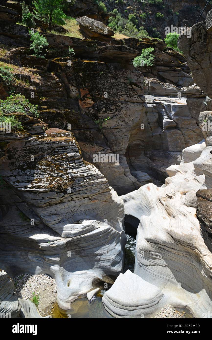 Das Tasyaran Valley Das Sich In Der Stadt Usak In Der T rkei Befindet das-tasyaran-valley-das-sich-in-der-stadt-usak-in-der-t-rkei-befindet