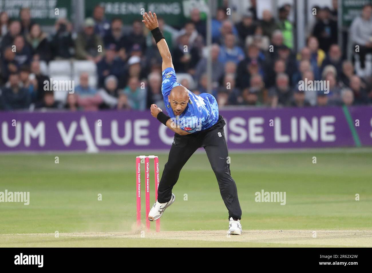 Tymal Mills im Bowling für Sussex während Essex Eagles vs Sussex Sharks, Vitality Blast T20 Cricket auf dem Cloud County Ground am 6. Juni 2023 Stockfoto