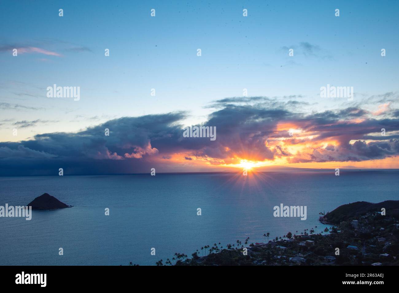 Wanderung bei Sonnenaufgang von Lanikai Stockfoto