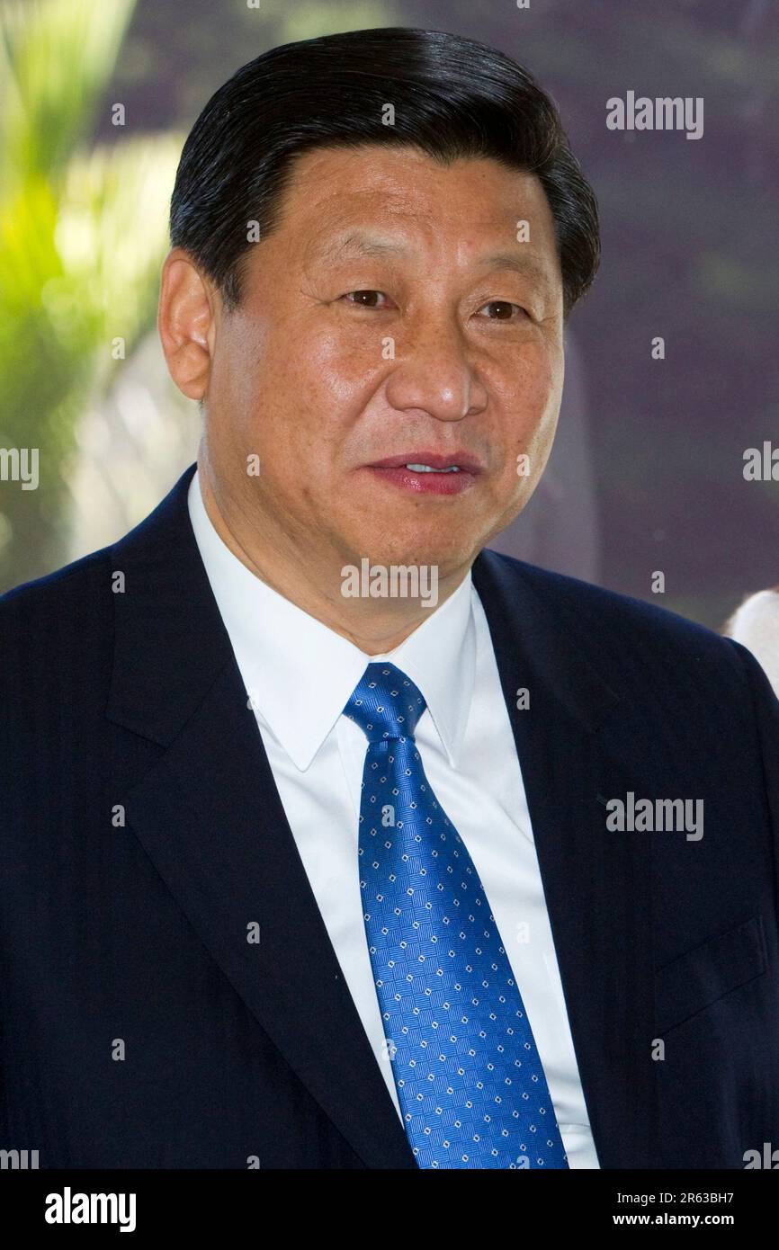 Seine Exzellenz, Xi Jinping, Vizepräsident der Volksrepublik China, wird bei seinem Besuch in Neuseeland, Gove, traditionell von den Maori begrüßt Stockfoto