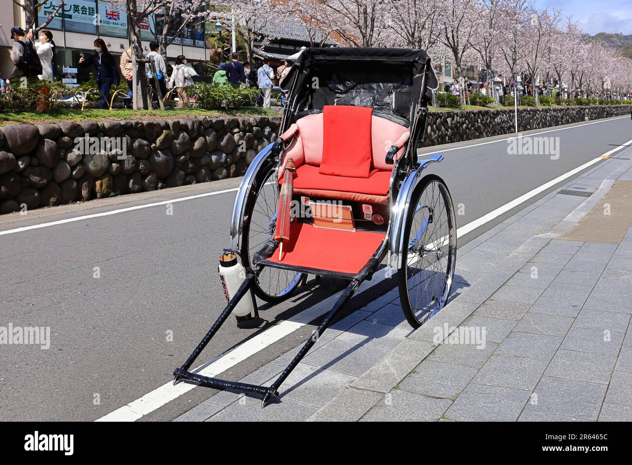 Rikscha in der antiken Stadt Kamakura Stockfoto