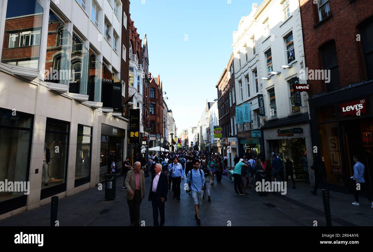 Spaziergang entlang der Grafton Street in Dublin, Irland. Stockfoto