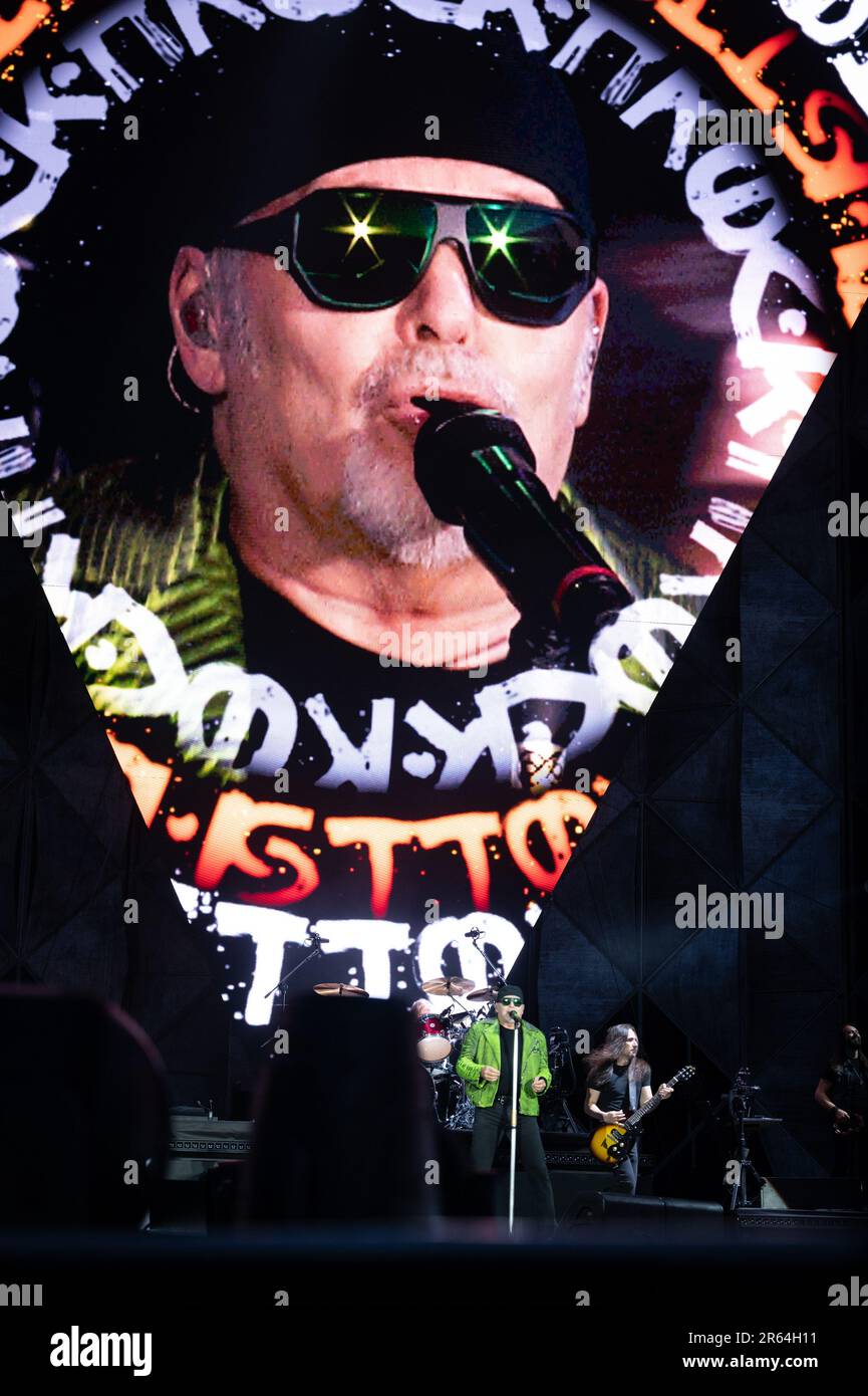 Vasco Rossi tritt gestern für den ersten Auftritt der Tour 2023 in Bologna im Stadio Renato Dall'ara auf Stockfoto