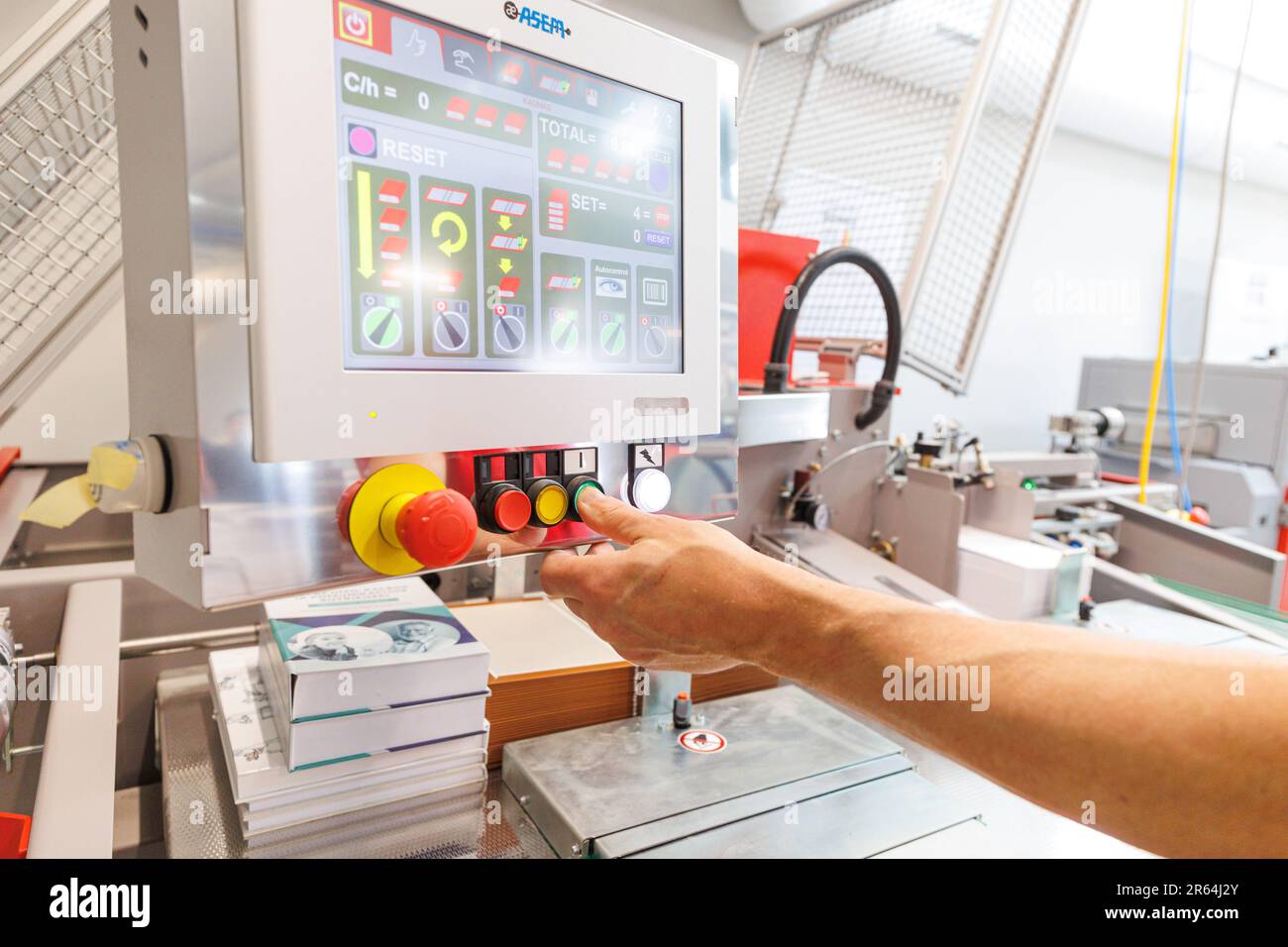 Buch- und Zeitschriftendruckmaschine New Technology. Hochwertiges Foto Stockfoto