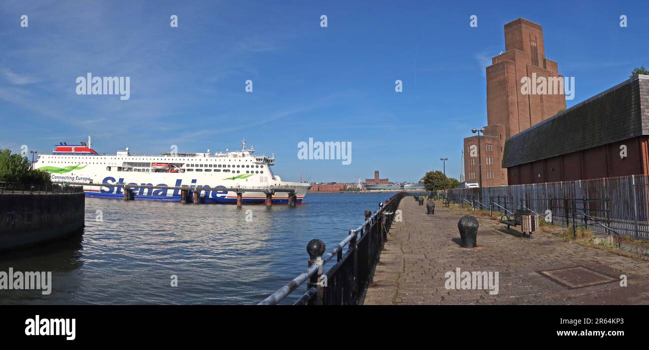 Stena Embla Fähre nach Belfast auf dem Liverpool Ufer Panorama von Alfred Dock, Woodside, Birkenhead, Wirral, Merseyside, ENGLAND, GROSSBRITANNIEN, CH41 6DU Stockfoto