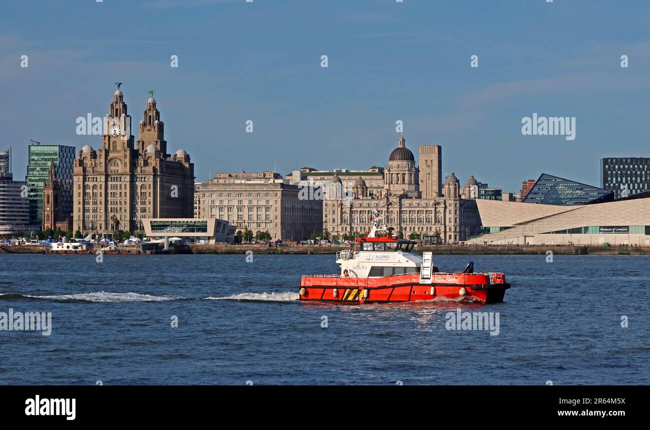 NJORD SKUA 2014 passiert Liverpool Waterfront von Woodside, Birkenhead, Wirral, Merseyside, England, UK, CH41 6DU Stockfoto