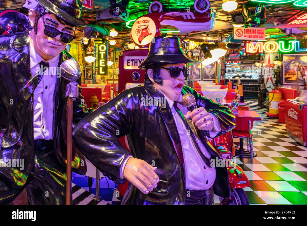 Tankstelle, Fifties American Diner, P. Burgos Street, Makati, Manila, Philippinen Stockfoto