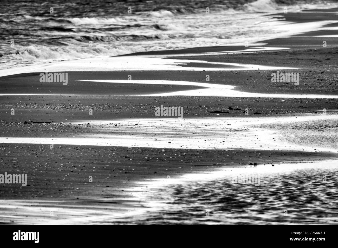 Schwarzweißfoto vom Meer von Pescara im Winter, Italien Stockfoto