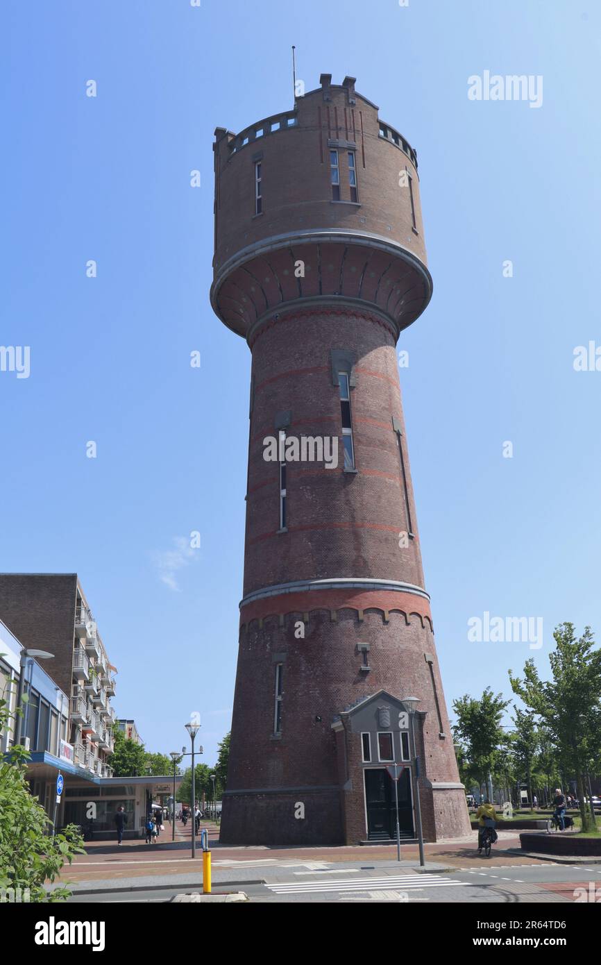 New Water Tower, historisches Backsteingebäude im Stadtzentrum von Den Helder, Niederlande, Mai 27 2023 Stockfoto