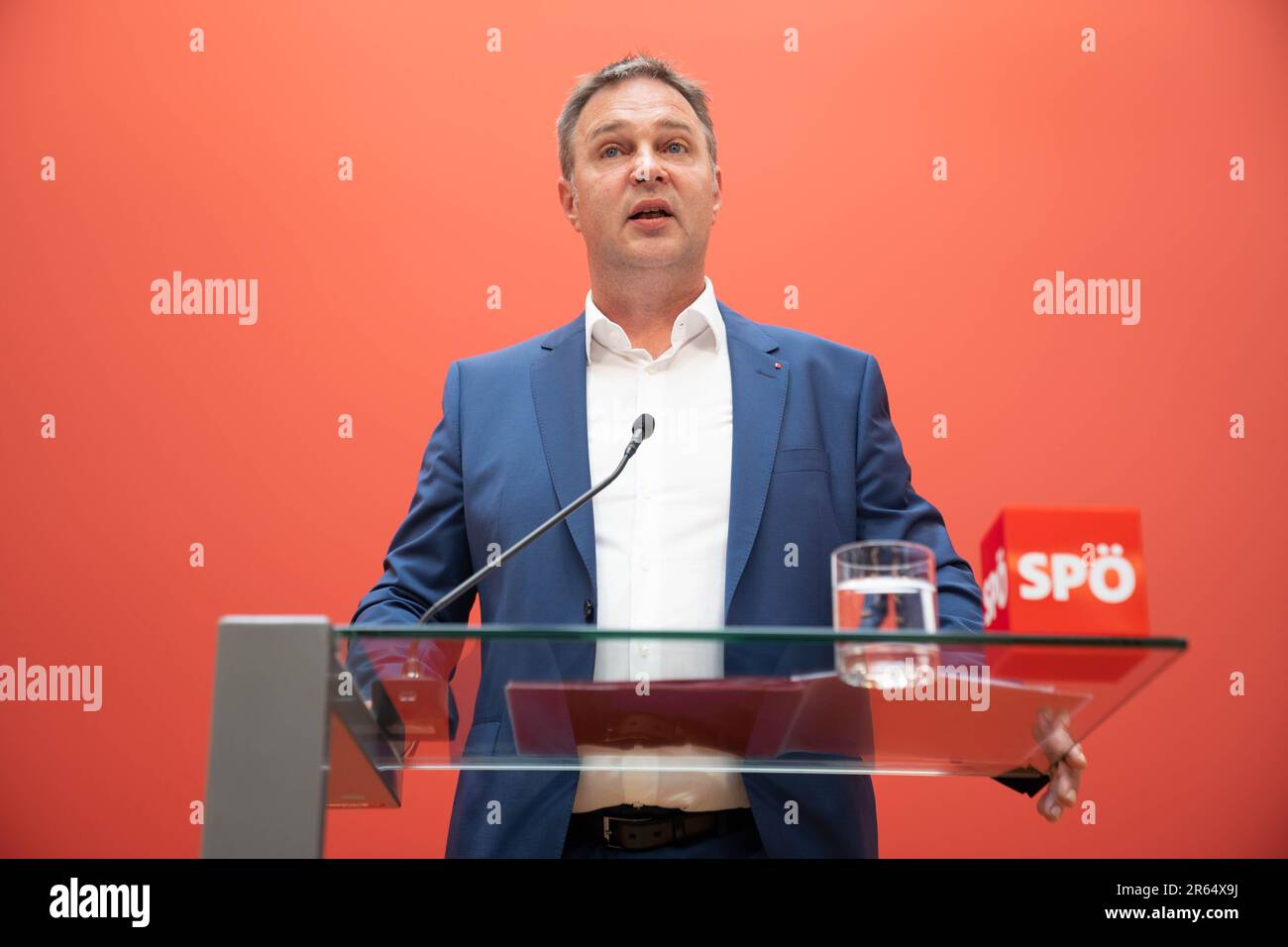 Wien, Österreich. 6. Juni 2023 Pressekonferenz mit dem neuen Leiter der österreichischen SPOE-Partei Andreas Babler nach den falschen Wahlergebnissen, in denen Hans-Peter Doskozil als Sieger bekannt gegeben wurde, im SPOE-Parlamentsklub im österreichischen parlament ©Andreas Stroh Stockfoto