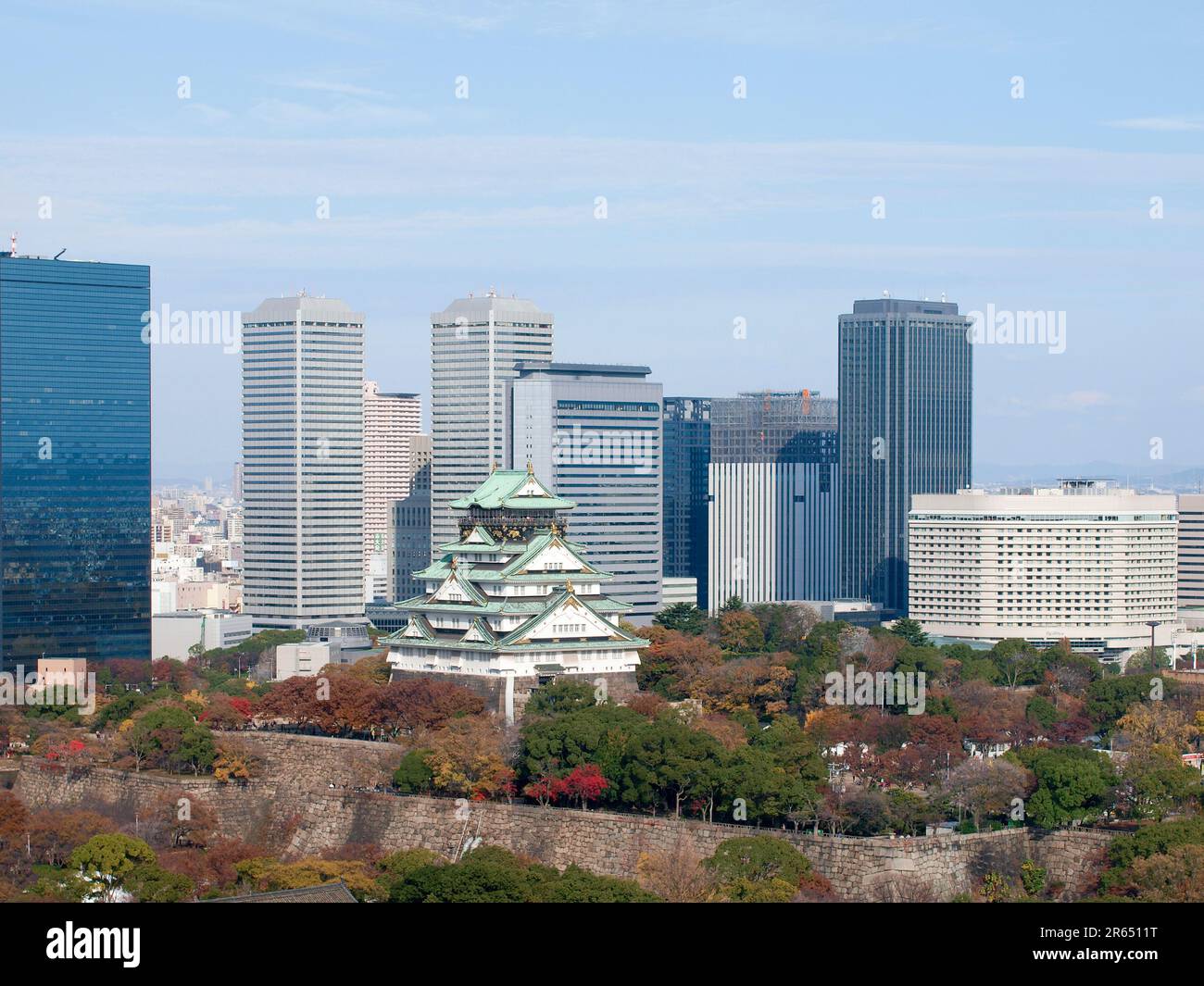 Osaka Castle und Osaka Business Bark Stockfoto