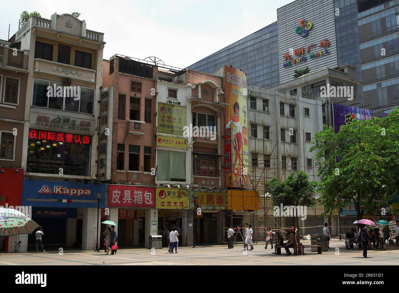 广州市 中國 Guangzhou, China; vernachlässigte Mietshäuser im Stadtzentrum; Viviendas abandonadas Stockfoto