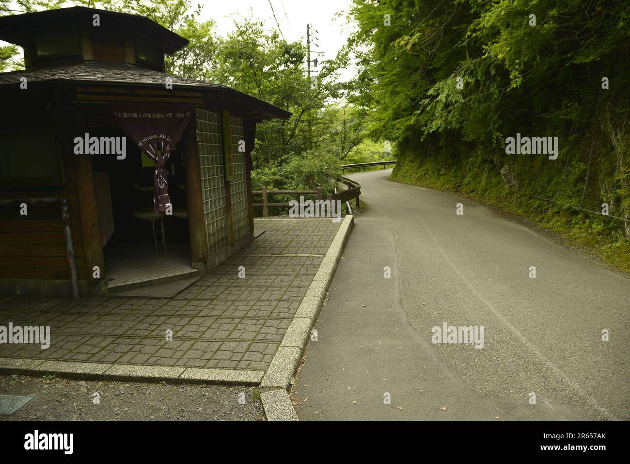Öffentliche Toiletten entlang des Sunmatakyo Promenade Course Stockfoto