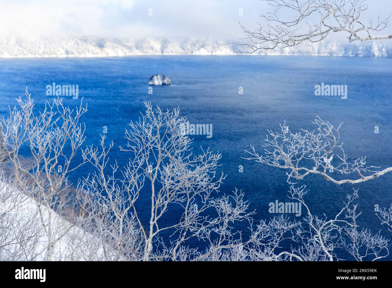 Mashu-See und Foggy Ice im Mittleren Winter Stockfoto