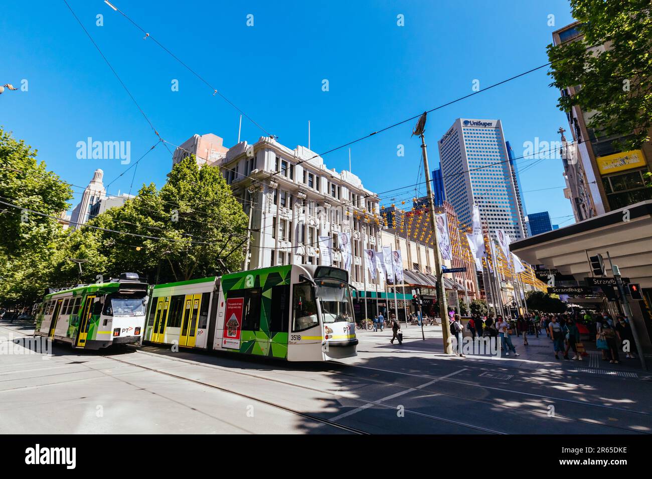 Stadtstraßen mit Tarms in Melbourne, Australien Stockfoto