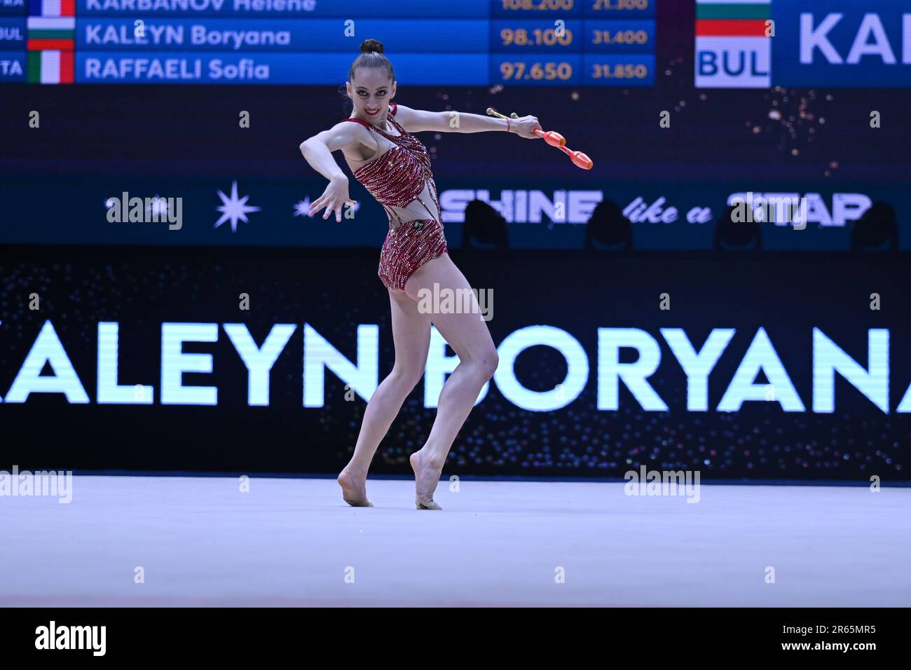Boryana Kaleyn aus Bulgarien - Clubs Routine - Individual All-Around - 2023 rhythmische Gymnastik Europameisterschaften Baku Aserbaidschan Stockfoto
