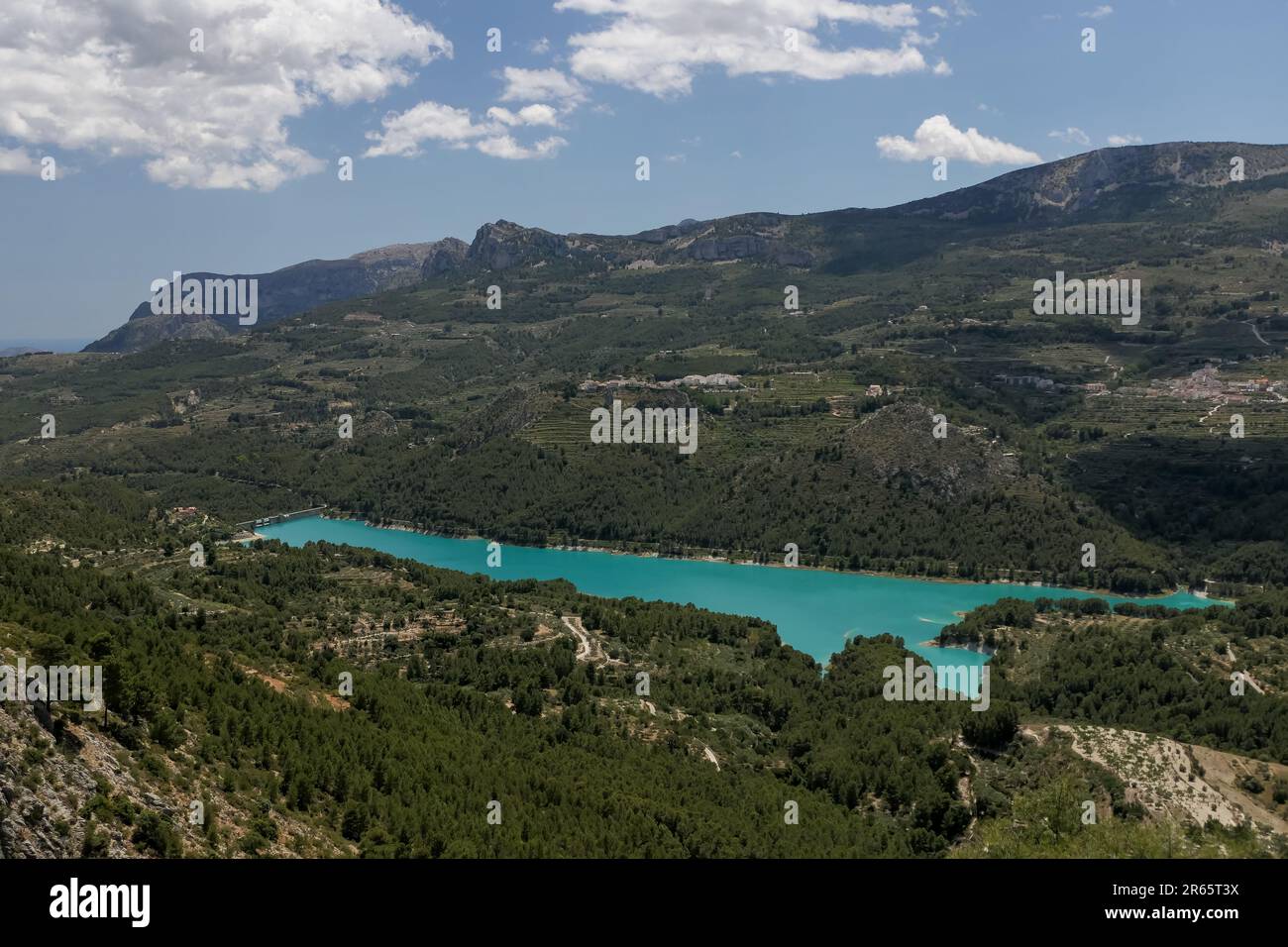 Alicante in Spanien: Das Reservoir Embassament de Guadalest Stockfoto