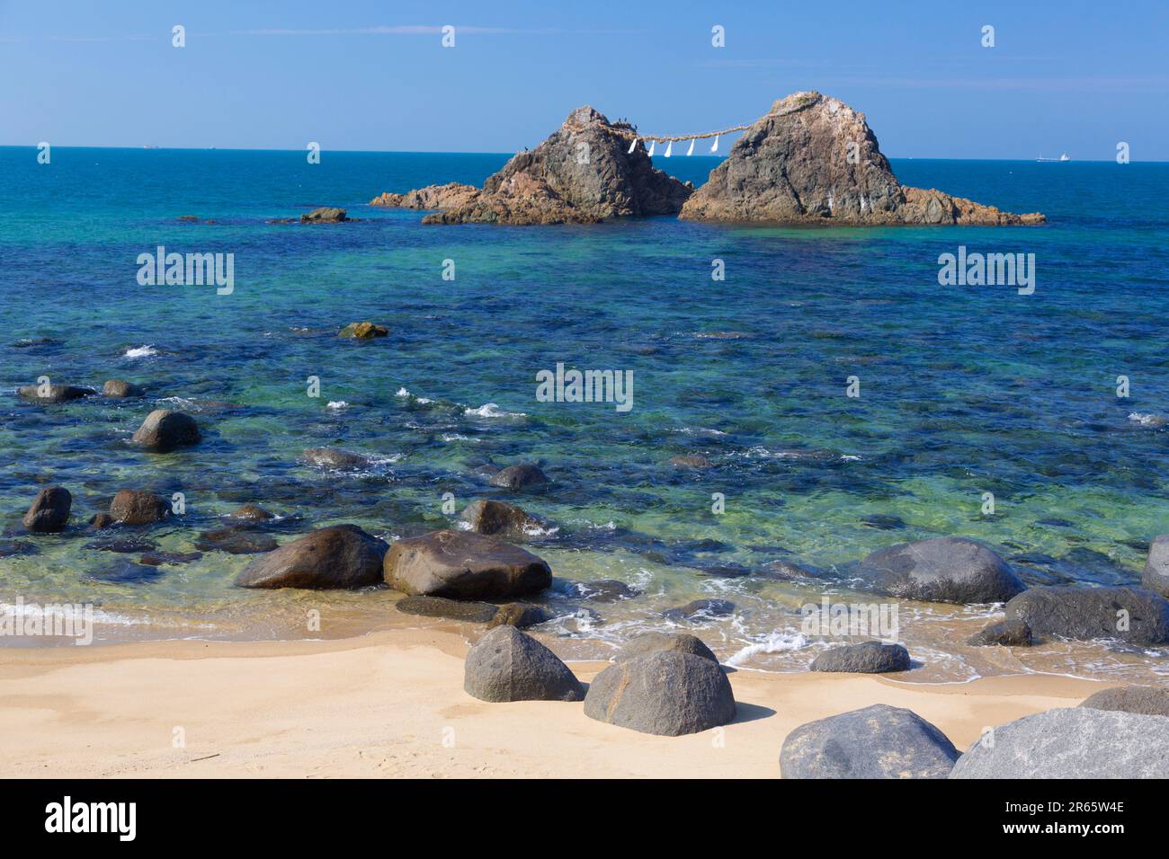 Das Ehepaar rockt in Sakurai Futamigaura Stockfoto