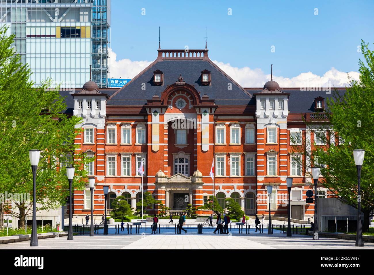 Das rote Backsteingebäude des Bahnhofs von Tokio Stockfoto