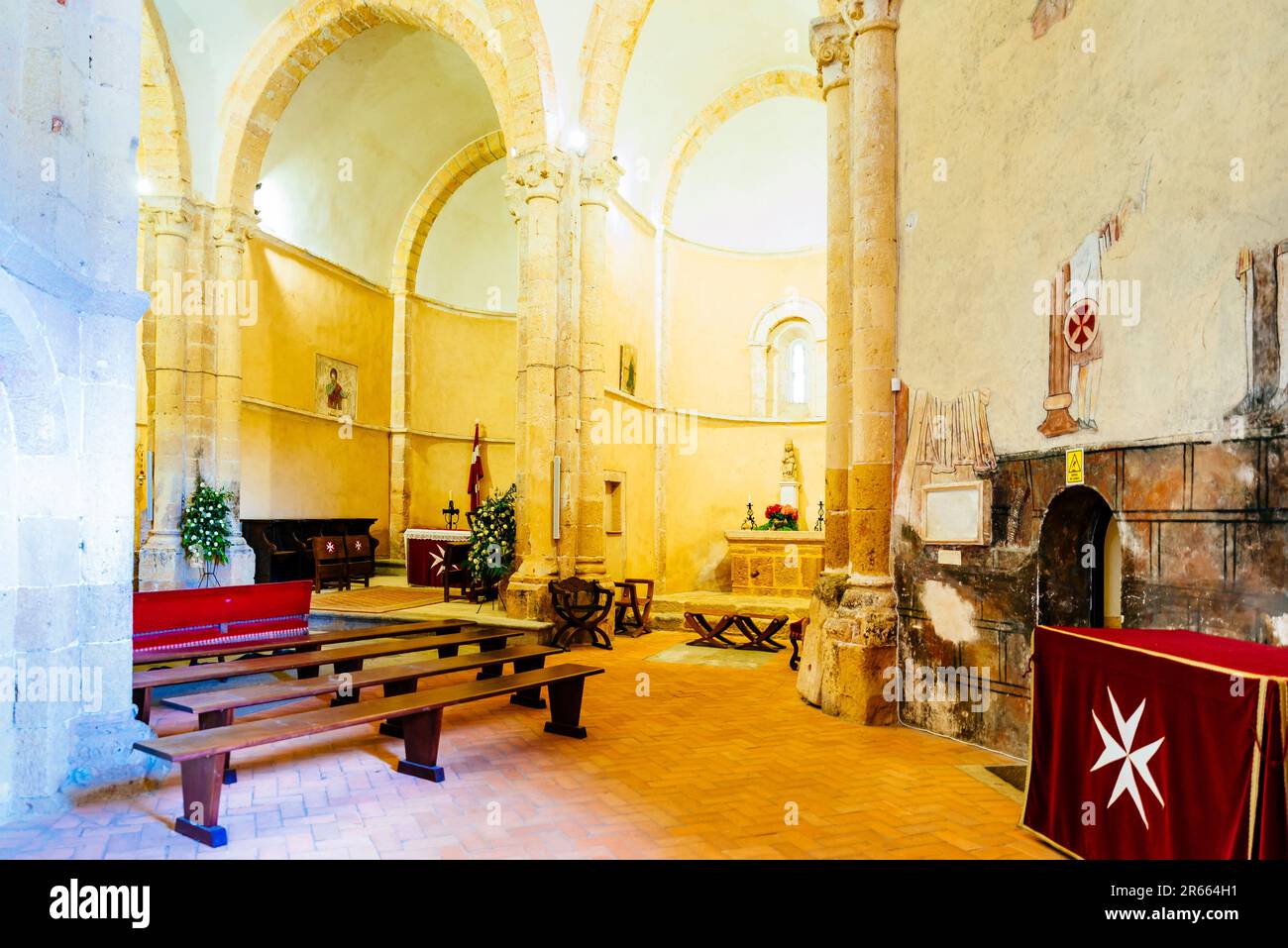 Das Innere der Kirche des wahren Kreuzes, Iglesia de la Vera Cruz, ist eine römisch-katholische Kirche im Viertel San Marcos der Stadt Segovia. F Stockfoto