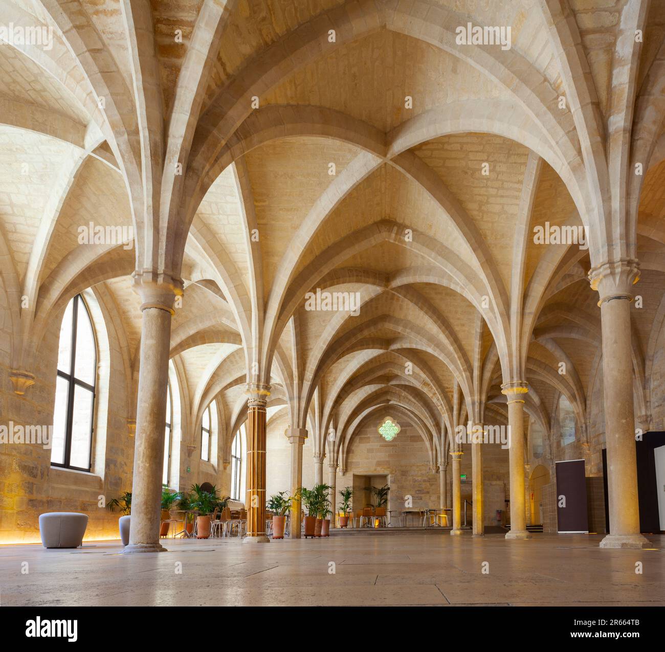 Innenansicht des Refektoriums des College des Bernardins in Paris Stockfoto