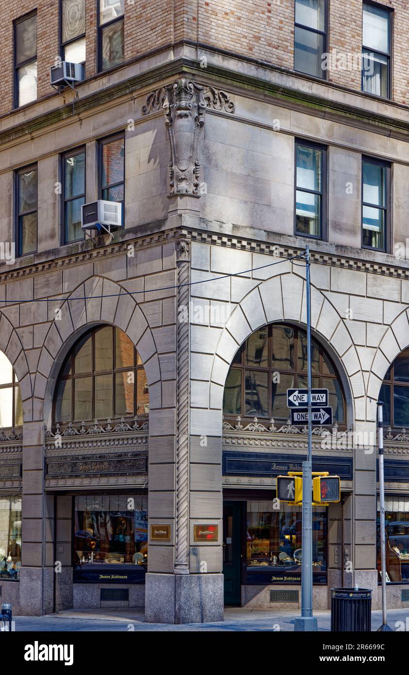 Die von Emery Roth entworfene 480 Park Avenue hatte einst ein eigenes