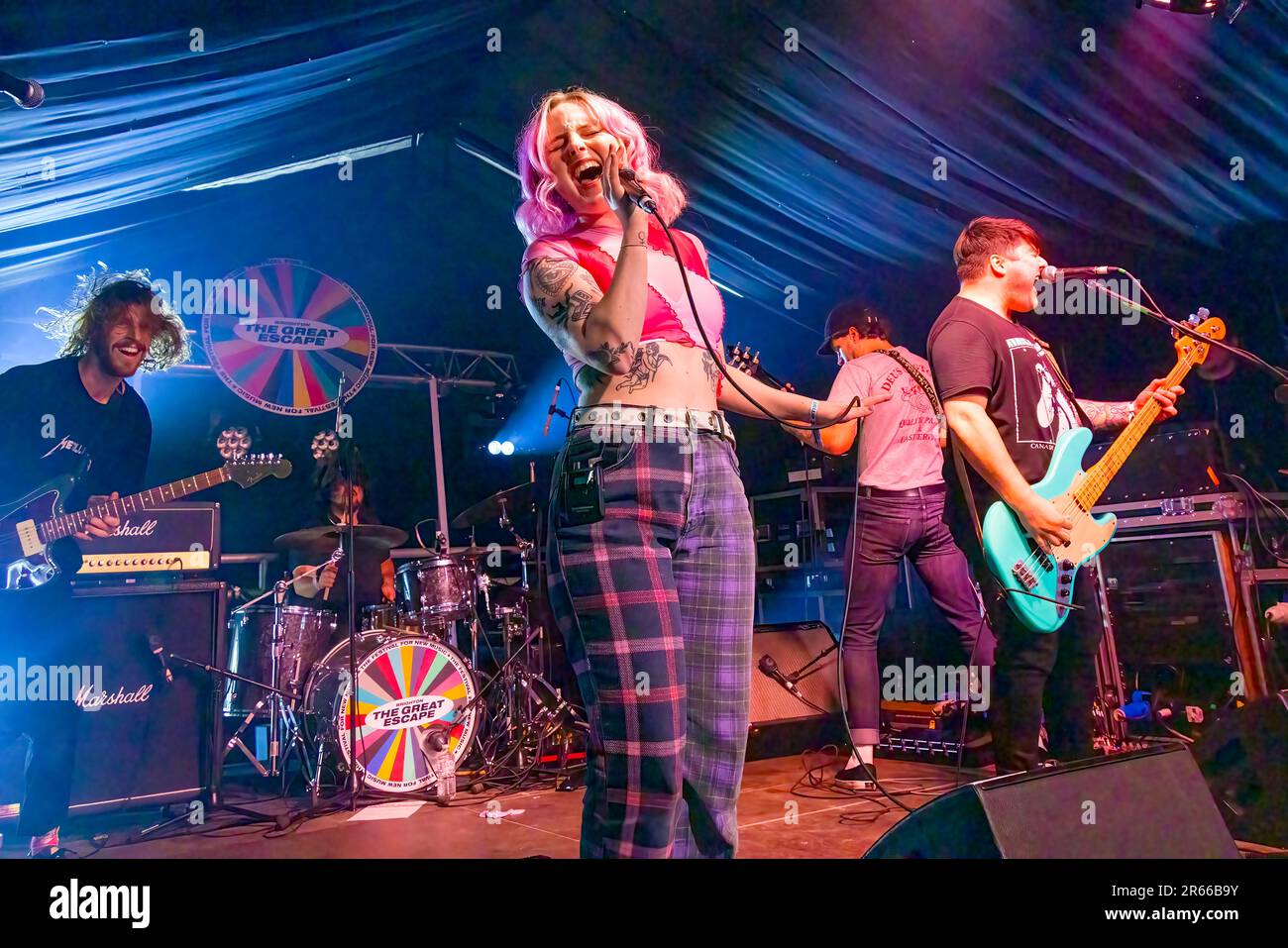 Brighton Beach, City of Brighton & Hove, East Sussex, Großbritannien. Beim Great Escape Festival 2023 in der TGE Beach Stage könnt ihr euer Herz voll fressen. 12. Mai 2023 Kredit: David Smith/Alamy Live News Stockfoto