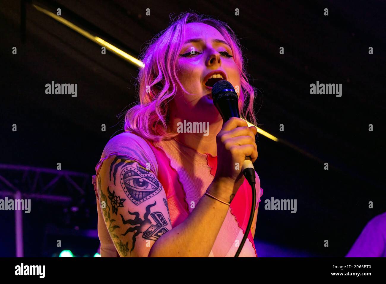 Brighton Beach, City of Brighton & Hove, East Sussex, Großbritannien. Beim Great Escape Festival 2023 in der TGE Beach Stage könnt ihr euer Herz voll fressen. 12. Mai 2023 Kredit: David Smith/Alamy Live News Stockfoto