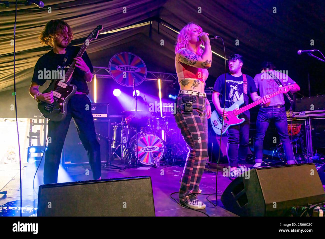 Brighton Beach, City of Brighton & Hove, East Sussex, Großbritannien. Beim Great Escape Festival 2023 in der TGE Beach Stage könnt ihr euer Herz voll fressen. 12. Mai 2023 Kredit: David Smith/Alamy Live News Stockfoto