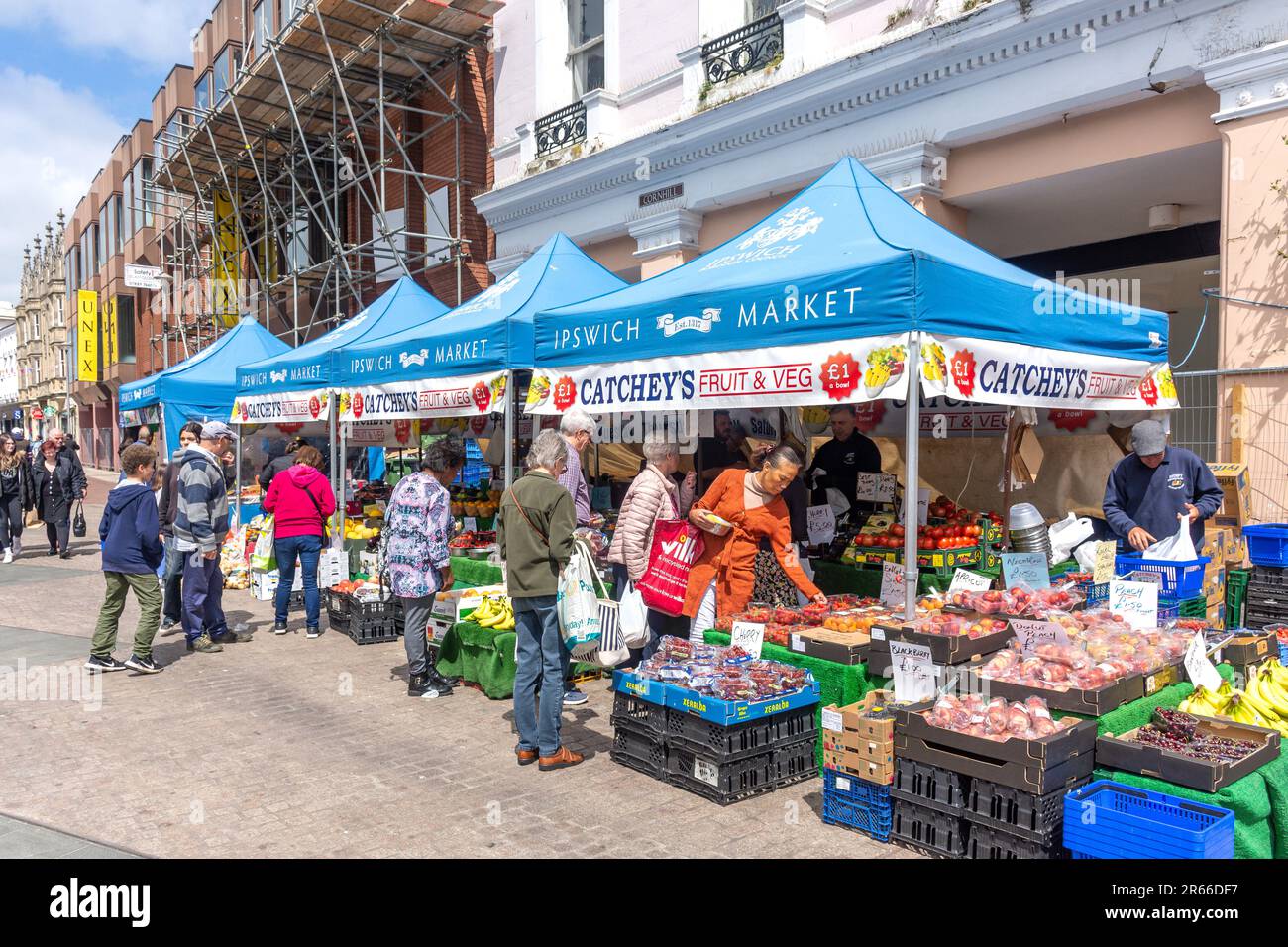 Catchey's Fruit & Veg Stall in Ipswich Market, Westgate Street, Cornhill, Ipswich, Suffolk, England, Vereinigtes Königreich Stockfoto