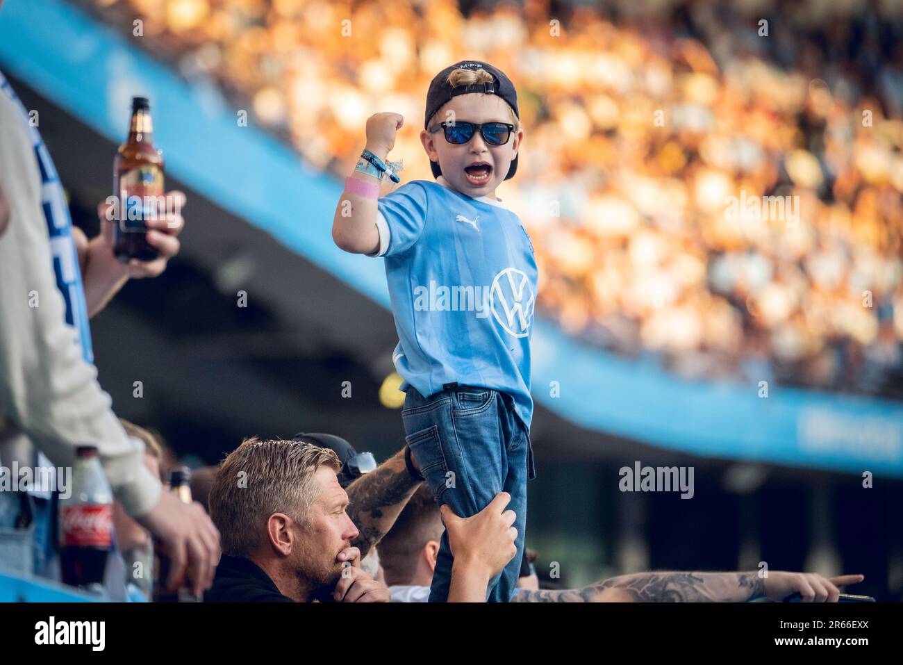 Malmoe, Schweden. 05., Juni 2023. Ein junger und cool aussehender Fußballfan von Malmoe FF, der während des Allsvenskan-Spiels zwischen Malmoe FF und Degerfors im Eleda Stadion in Malmoe auf der Tribüne zu sehen war. (Foto: Gonzales Photo - Joe Miller). Stockfoto