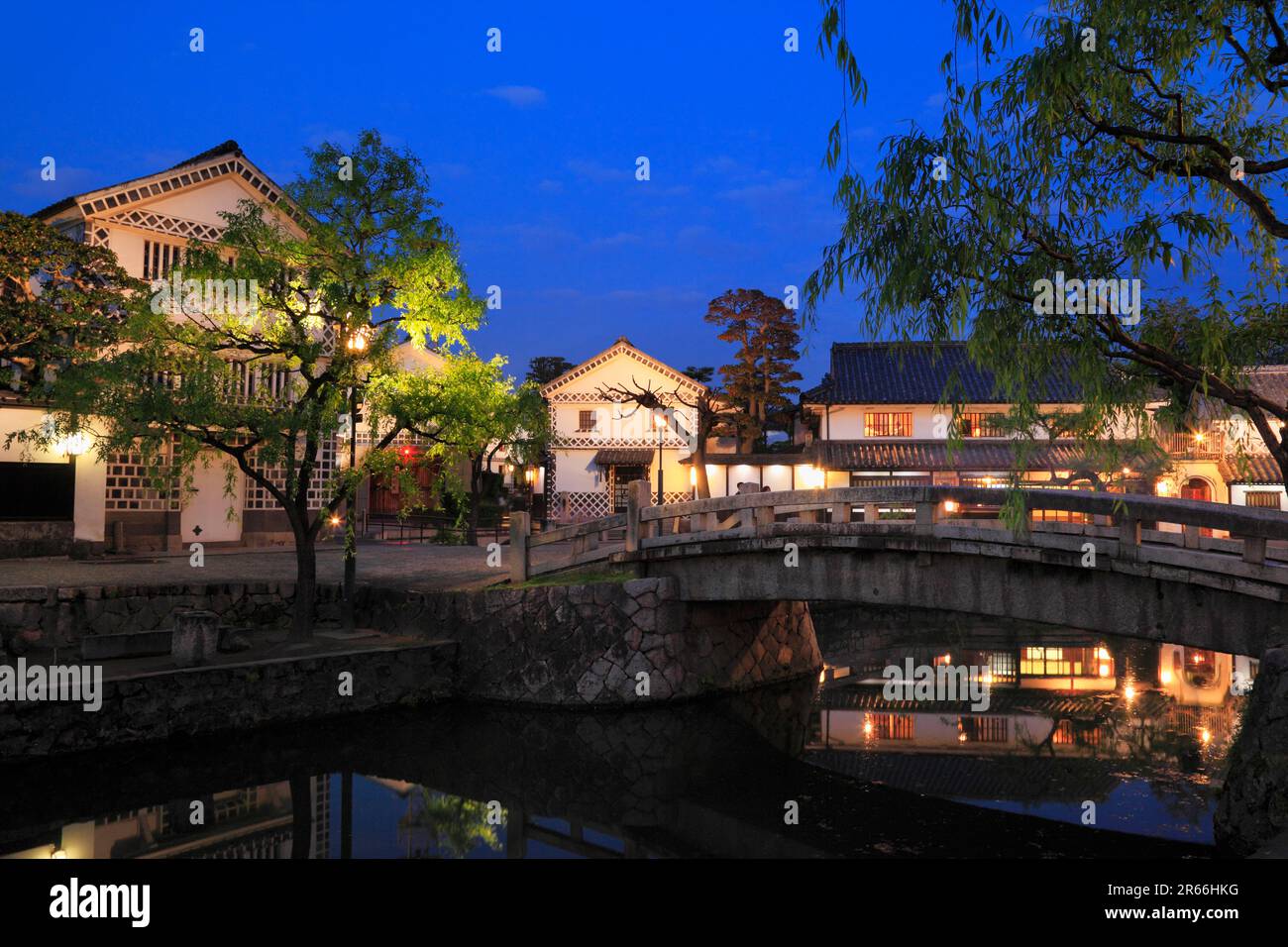 Nachtblick auf das historische Viertel Kurashiki Bikan Stockfoto